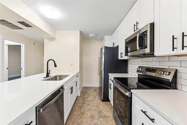 Building Photo - 16117 Rambling Vine Dr E