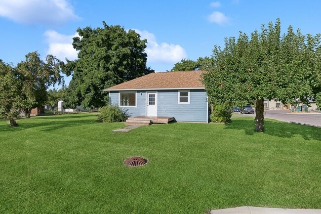 Building Photo - Charming 2 bedroom, 1 bath house