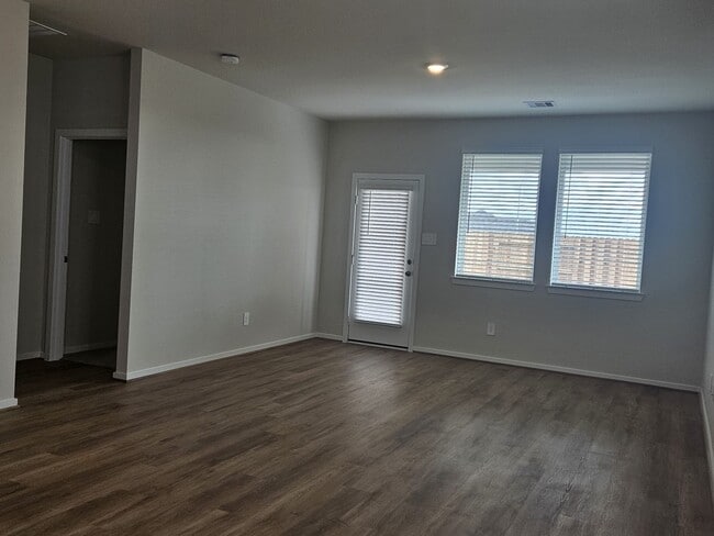 Building Photo - 29119 Farmhouse Ests Dr