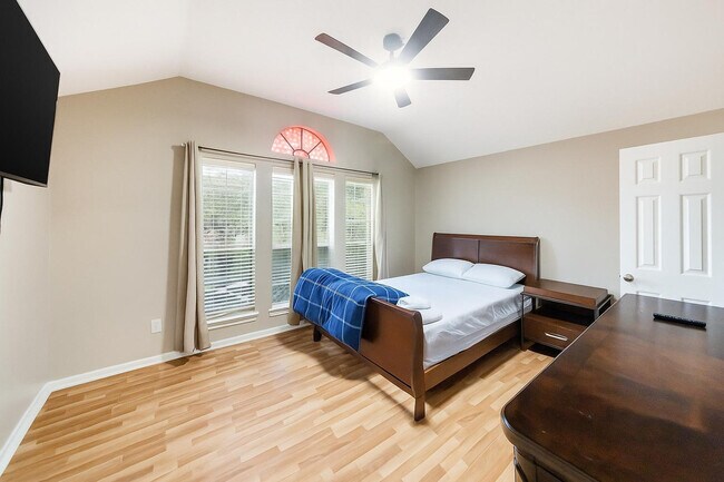 Building Photo - 9350 Starfire Ln