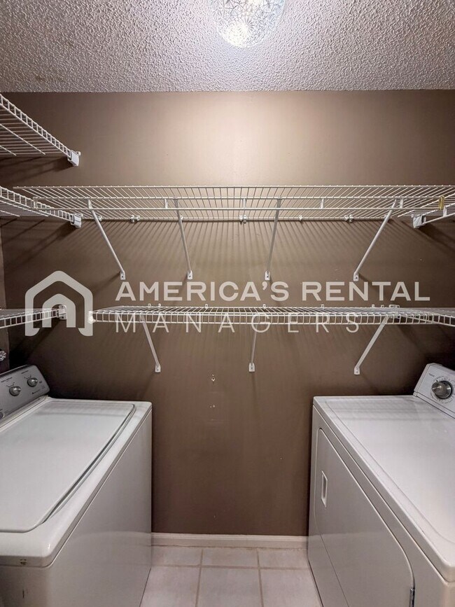 Building Photo - Inverness Area Living: Utilities Included plus Pool Access