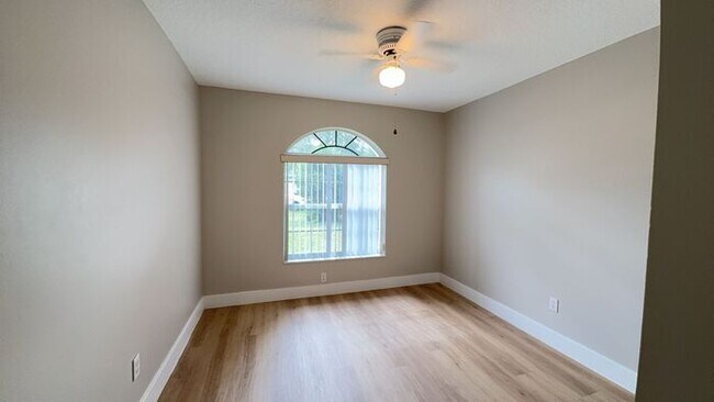 Building Photo - Open floor plan pool home