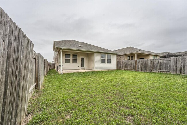 Building Photo - 104 Red Cedar Ct