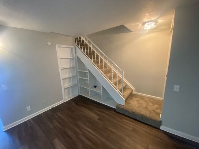 Building Photo - Renovated 3 bed, 2.5 bath Townhome in Aurora