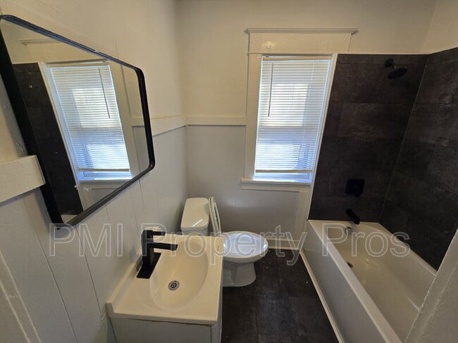 Building Photo - 2509A North Buffum Street