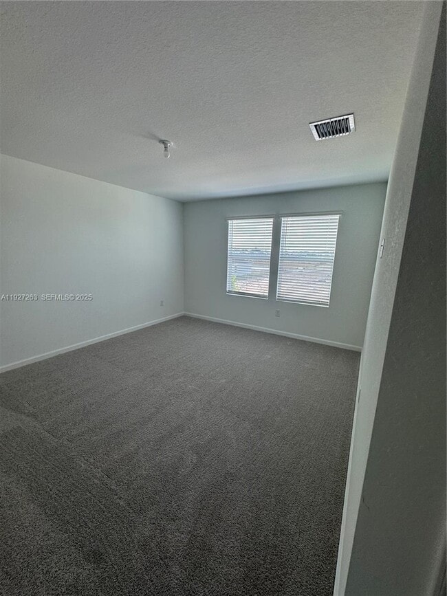 Building Photo - 5837 NW Sweetwood Dr