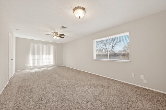 Building Photo - 927 Comstock Springs Dr