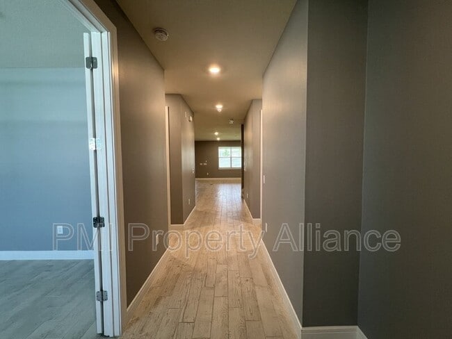 Building Photo - 4535 Gliding Wave St