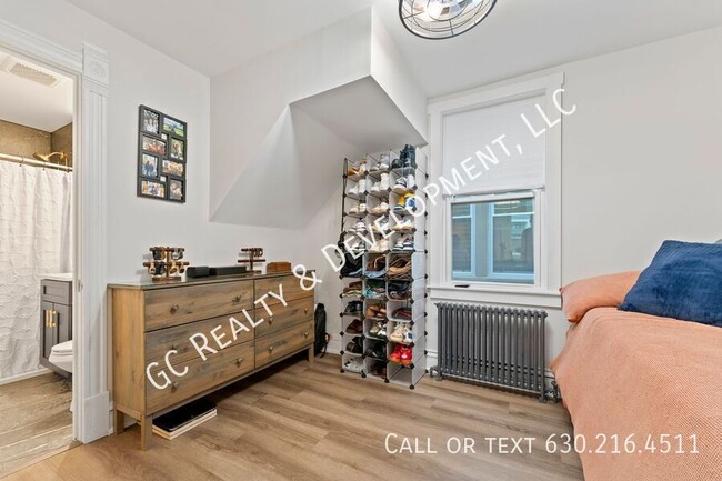 Building Photo - 1649 N Richmond St