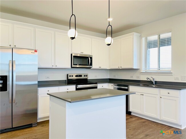 Building Photo - 914 Childress Dr