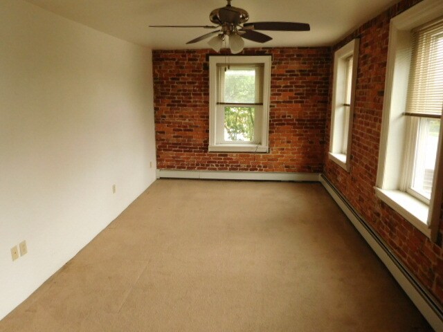 Building Photo - 502 Lehman St
