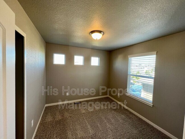 Building Photo - 3218 San Carlo Ave