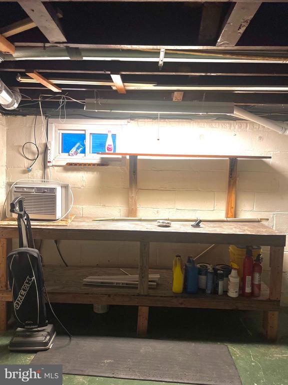 Building Photo - 1128 Howard Ave