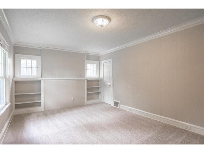 Building Photo - 3555 N Queen Ave