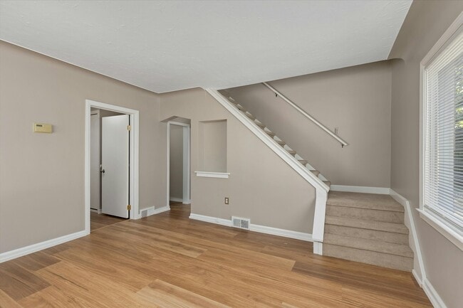 Building Photo - 712 Golf Ave