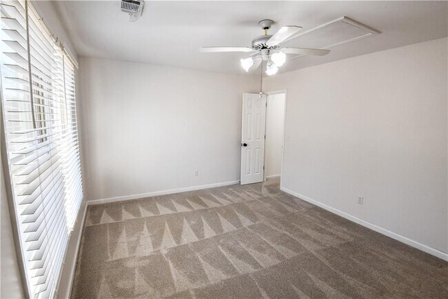 Building Photo - 1865 Oak Tree Hollow