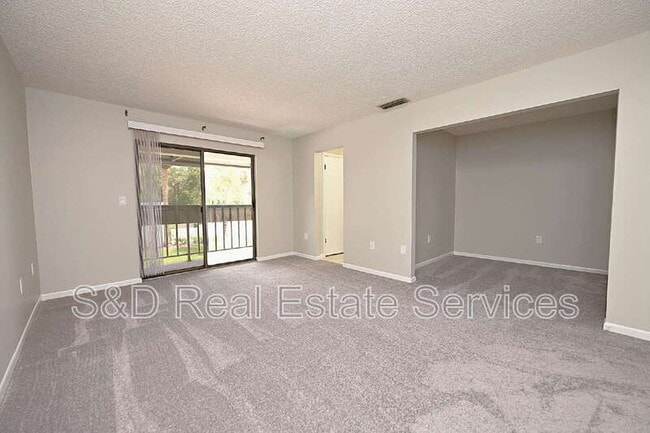 Building Photo - 1808 Village Ct