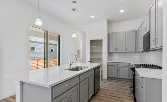 Building Photo - 5081 McKinnon Ct