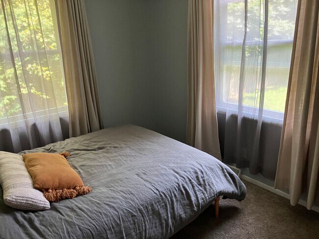 Building Photo - Fully Furnished Rental w/Steam Room & Sauna!