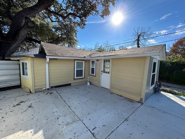 Primary Photo - *COMING SOON* ALL BILLS PAID!! 1 Bedroom /...