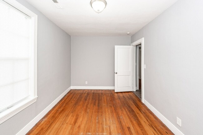 Building Photo - 3 Bedroom, 1 Bathroom Home in Dorchester Terrace - North Charleston