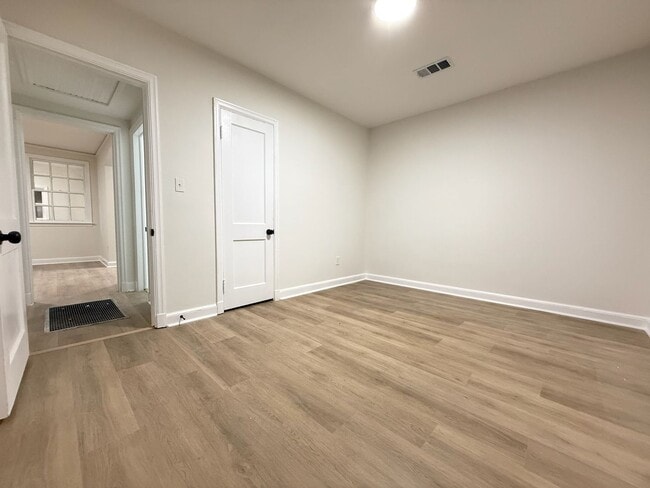 Building Photo - Fully Remodeled 3BR/2BA Home!