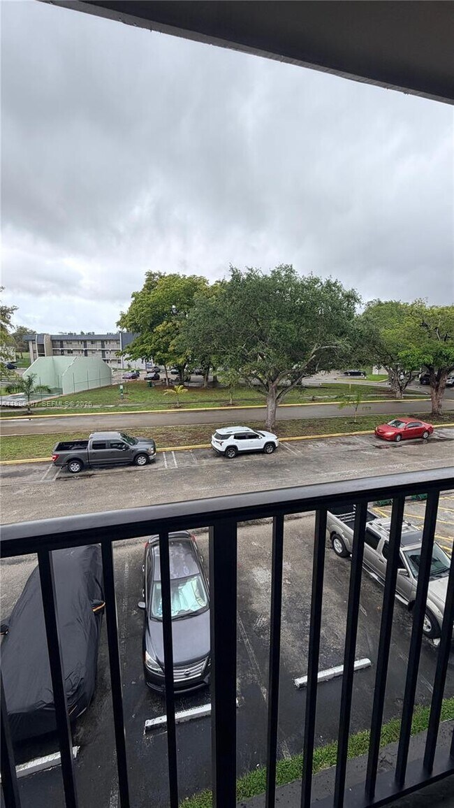 Building Photo - 7910 N Colony Cir