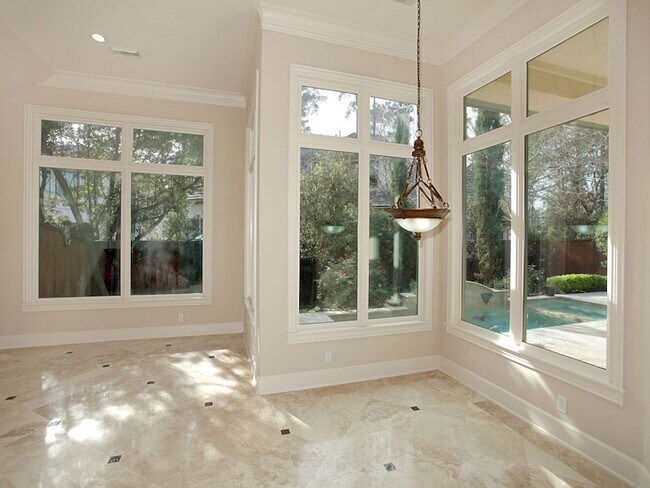 Building Photo - 15 Serenade Pines Pl