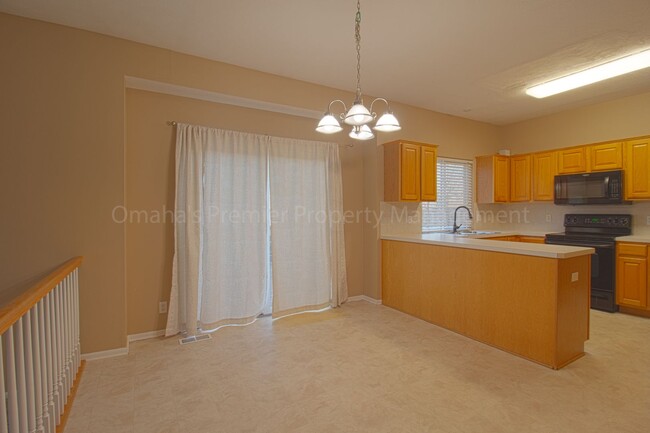 Building Photo - $1,022.50 Off Deposit! Pet Friendly, Spaci...