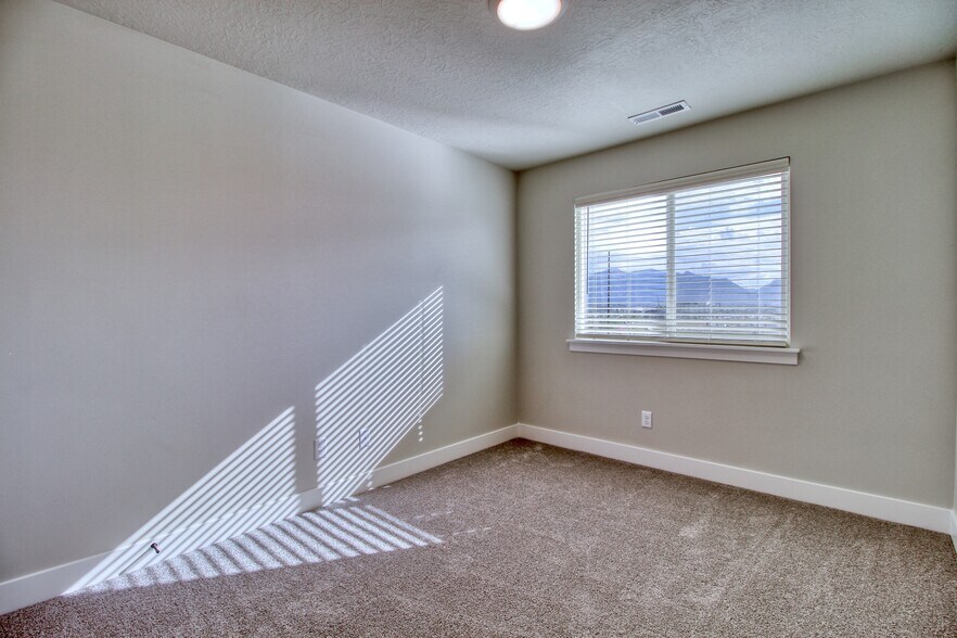 Building Photo - 2020 N 3830 W