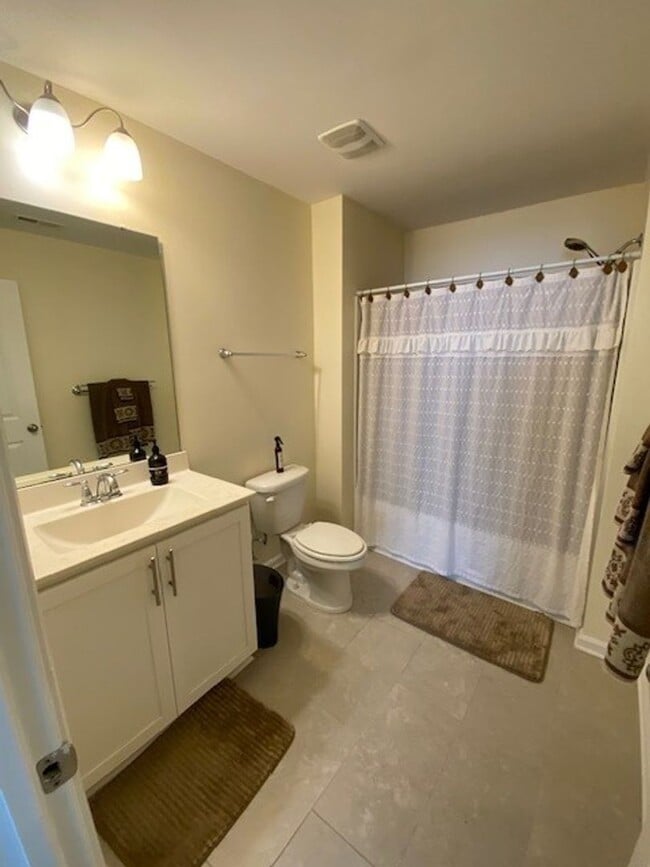 Building Photo - Welcome to this fully furnished 3-bedroom, 3-bathroom townhouse located in the vibrant Hawkeswate...