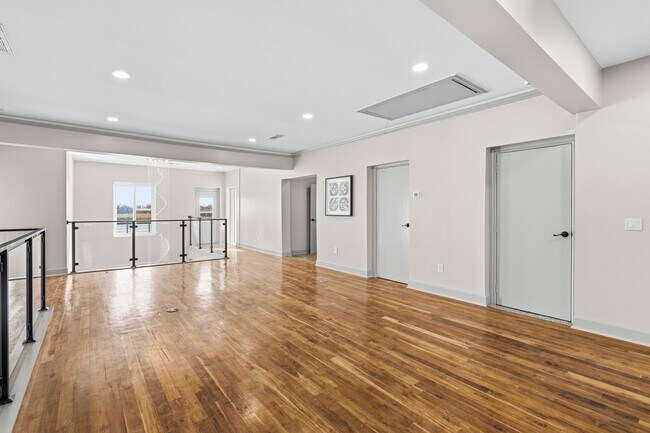 Building Photo - 703 Leaning Oak Trail