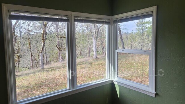 Building Photo - 7085 Butte Falls Hwy