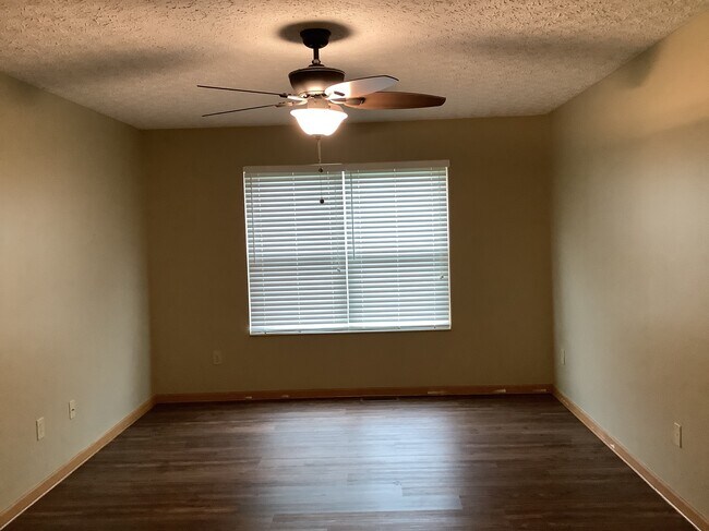 Building Photo - 8889 Sedona Court