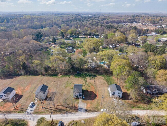 Building Photo - 409 Kickapoo Ave