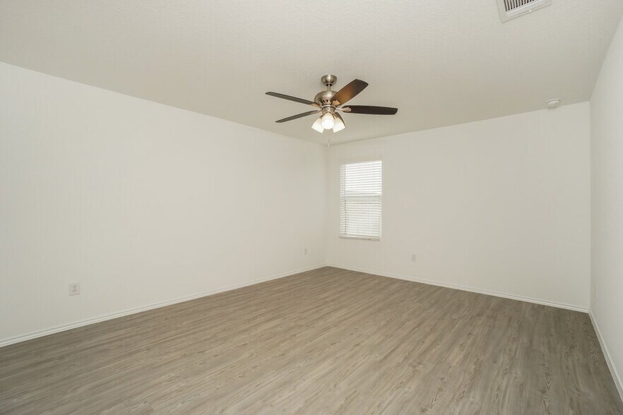 Building Photo - 9920 Flax Ml Dr