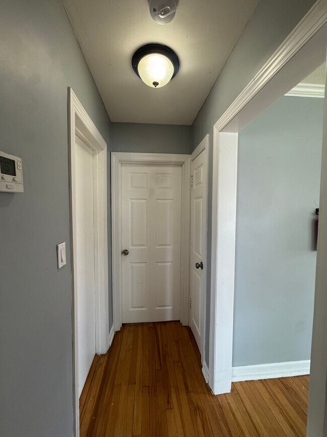 Building Photo - 2 Bedroom 1 Bathroom house in Calumet Park...