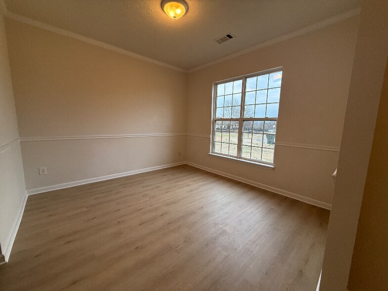 Building Photo - 102 Privett Ct