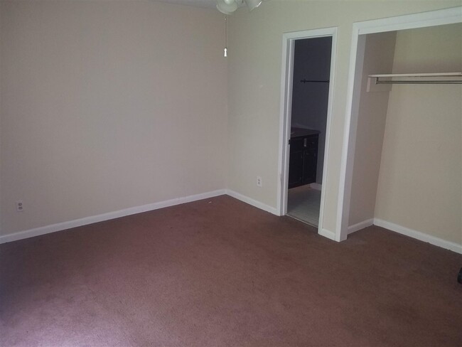 Building Photo - 209 Westwood Dr