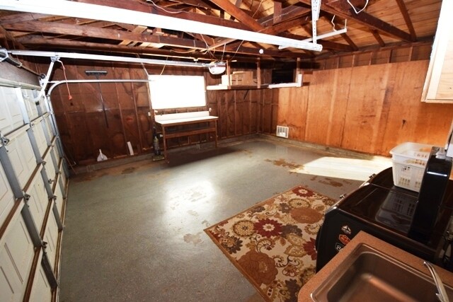 Building Photo - 1141 Avon Way