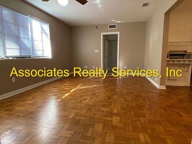 Building Photo - Charming 3 Bedroom w/ study that can be 4t...