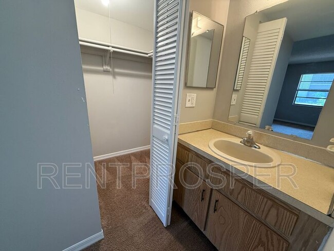 Building Photo - 1069 Ellen Ct