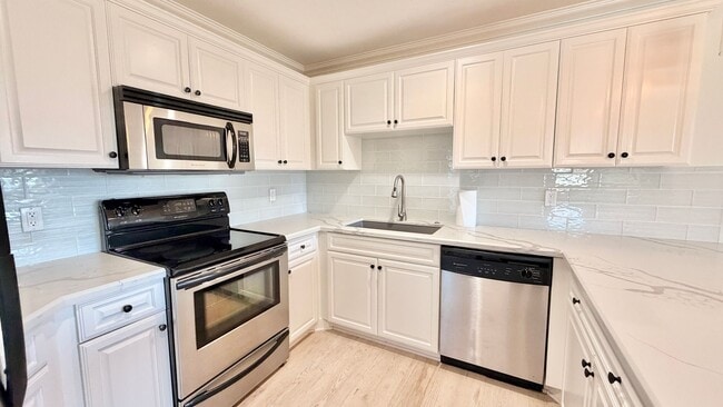 Building Photo - Beautifully Remodeled and Updated Upstairs Condo Unit in the Private & Gated Vista Way Village Co...