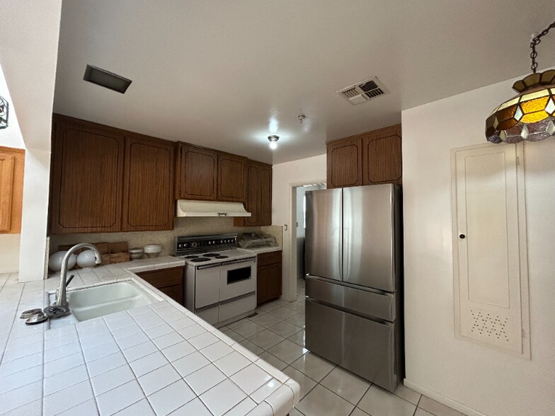 Building Photo - 3305 Jurich Pl