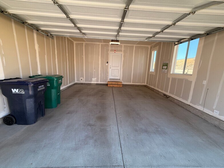Building Photo - 15046 S Wild Horse Wy