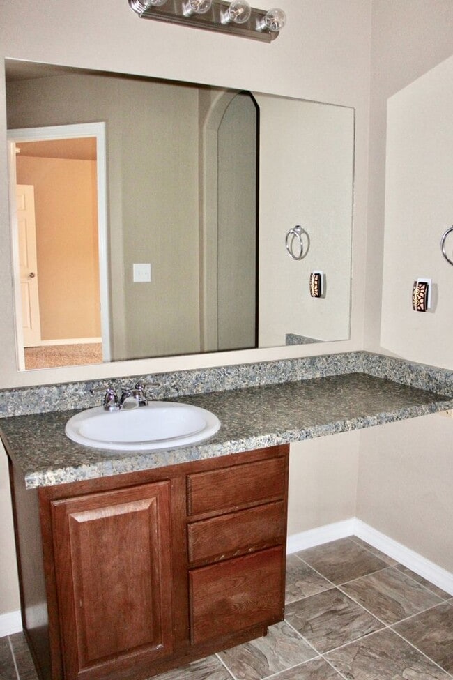 Building Photo - Well Cared For 3 bed/2.5 Bath Home in Security - Widefield