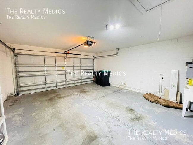 Building Photo - 2901 Wild Tamarind Blvd