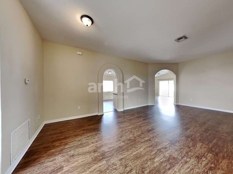 Building Photo - 27826 Breakers Dr
