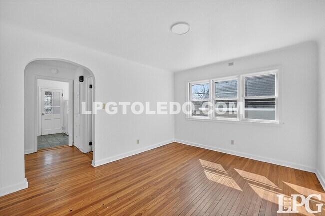 Building Photo - 4124 Vermaas Ave