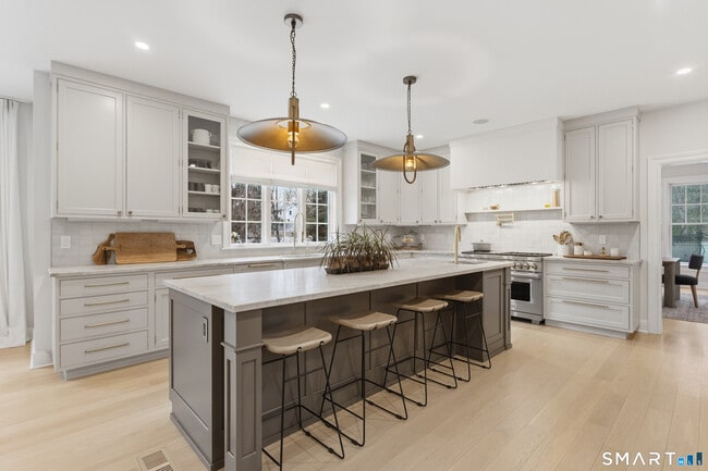 Building Photo - 4 Winker Ln